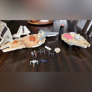 Star Wars Playset with Spaceships and Figures and disc blaster